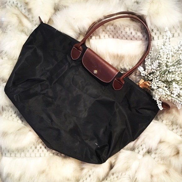 Longchamp Handbags - SALE 🔥🔥 Longchamp Tote: black, medium